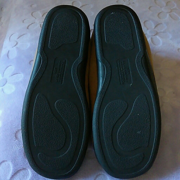 Men's Slippers R.G. Barry Corp. - Picture 3 of 7